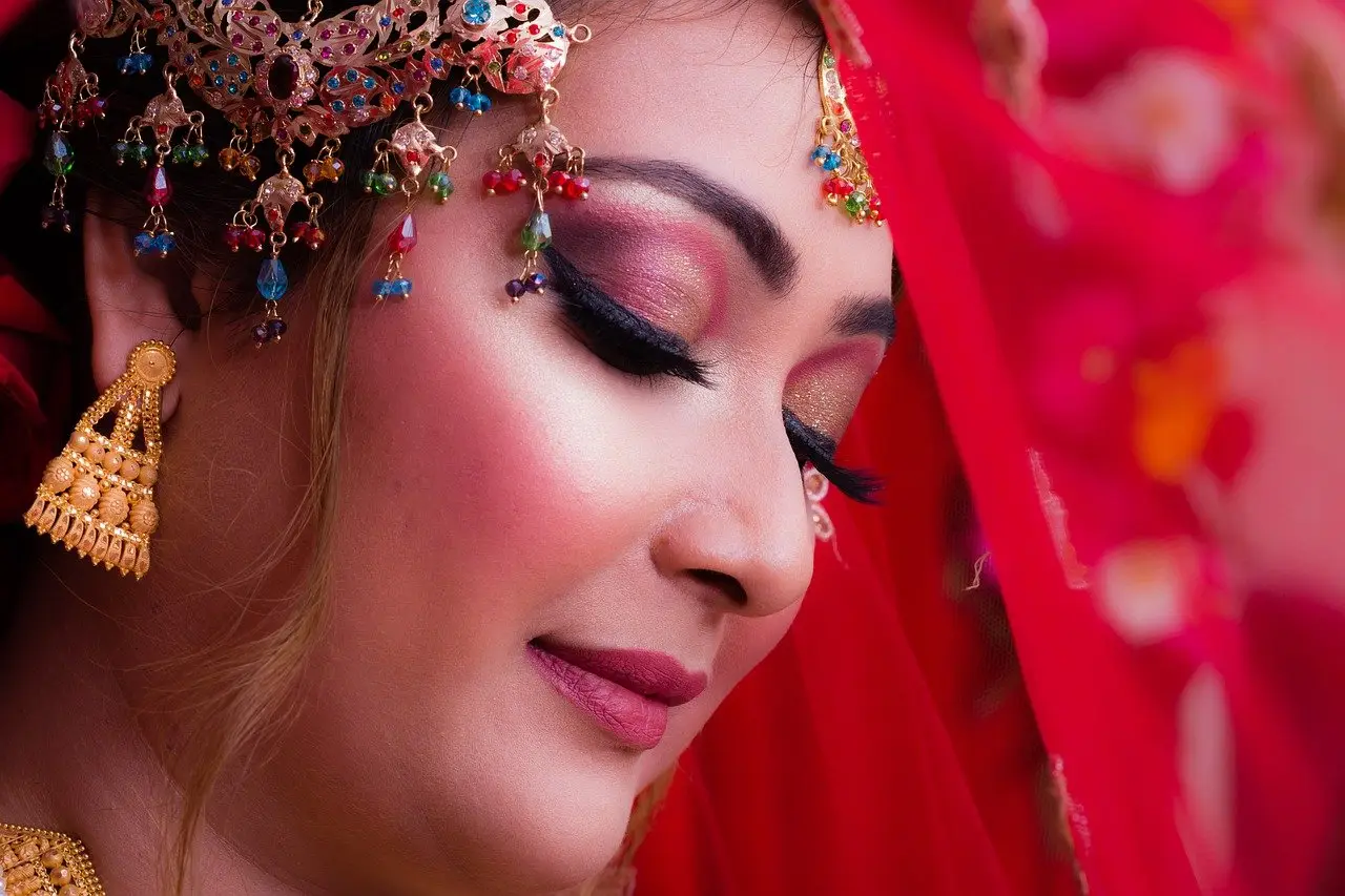 simple makeup for wedding guest